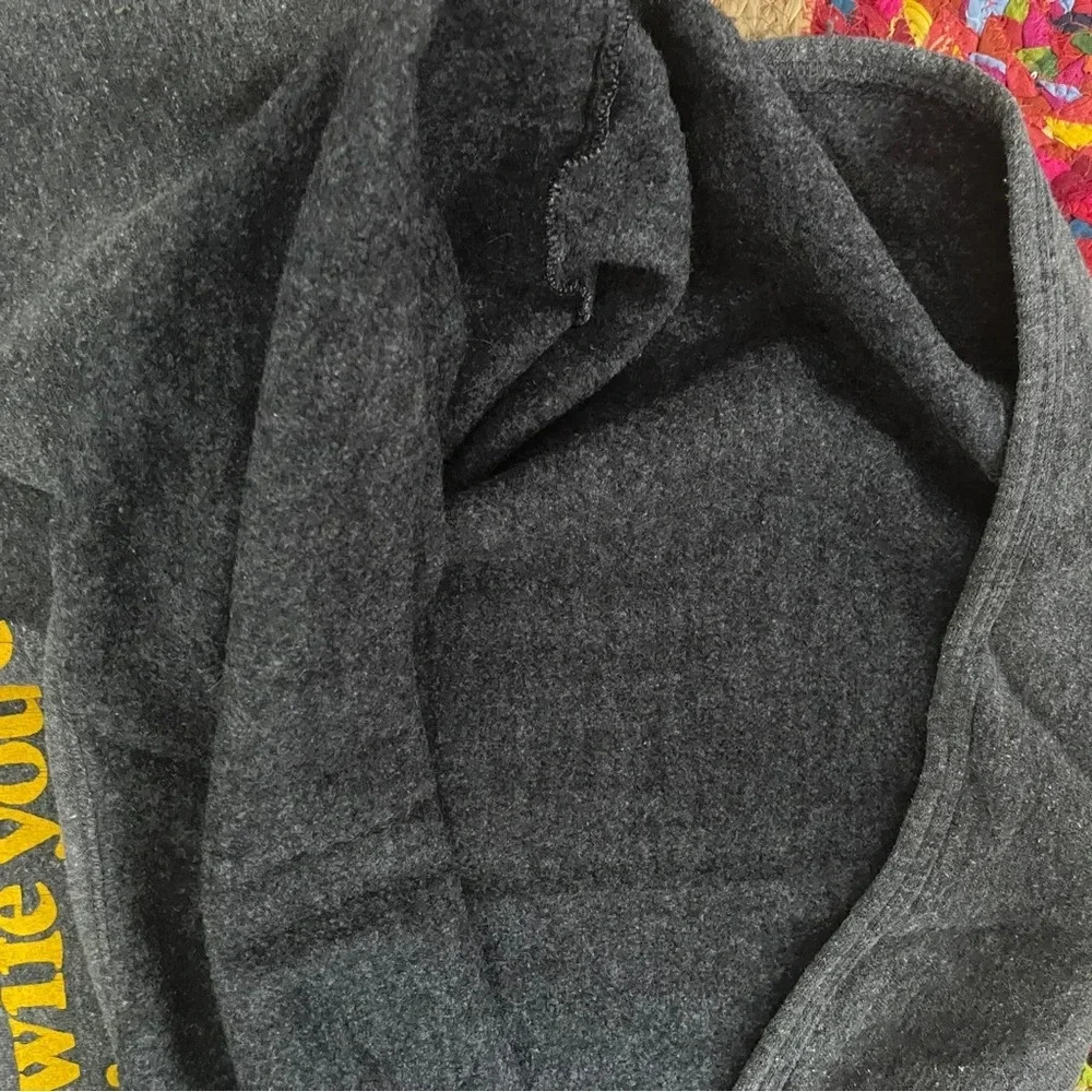3/4 sleeve “this is no ordinary housewife” sweatshirt size L/XL - Picture 12 of 13